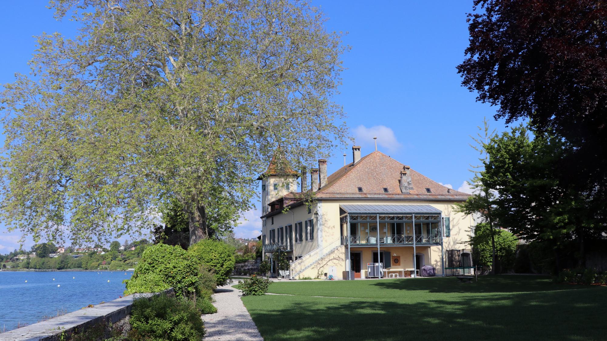 manoir-stprex-batiment-jardin